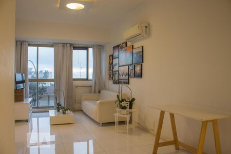 Sala de kitnet/studio para alugar com 1 quarto, 58m² em Barra da Tijuca, Rio de Janeiro