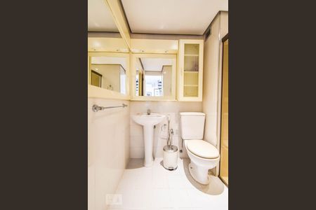 Banheiro de apartamento para alugar com 2 quartos, 78m² em Pinheiros, São Paulo