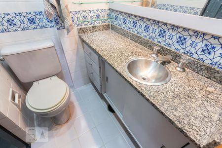 Banheiro de apartamento para alugar com 2 quartos, 50m² em Barra Funda, São Paulo