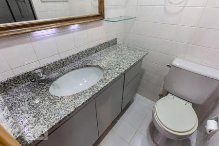 Banheiro 02 de apartamento para alugar com 2 quartos, 50m² em Barra Funda, São Paulo