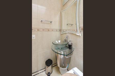 Banheiro de casa de condomínio para alugar com 2 quartos, 99m² em Nova Petrópolis, São Bernardo do Campo