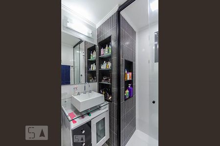 Apartamento para alugar com 144m², 4 quartos e 2 vagas Apartamento para alugar com 144m², 4 quartos e 2 vagasBanheiro 2