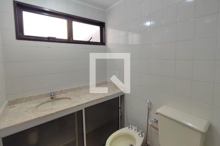 Banheiro de apartamento à venda com 1 quarto, 54m² em Centro, Campinas