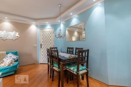 Sala de apartamento para alugar com 3 quartos, 58m² em Vila Carmosina, São Paulo