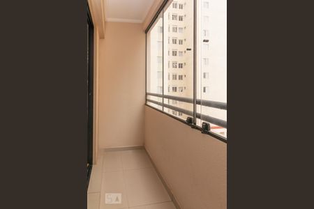 Varanda  de apartamento para alugar com 3 quartos, 58m² em Vila Carmosina, São Paulo