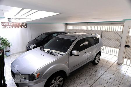 Garagem de casa à venda com 4 quartos, 400m² em Campo Belo, São Paulo