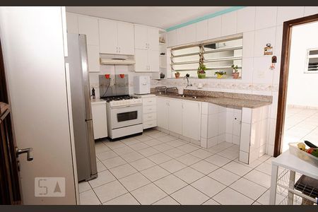 Casa à venda com 400m², 4 quartos e 3 vagas Casa à venda com 400m², 4 quartos e 3 vagasCozinha