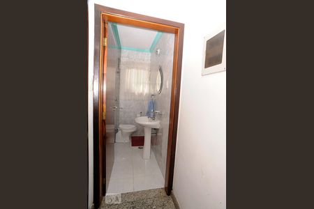 Casa à venda com 400m², 4 quartos e 3 vagas Casa à venda com 400m², 4 quartos e 3 vagasBanheiro