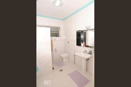 Casa à venda com 400m², 4 quartos e 3 vagas Casa à venda com 400m², 4 quartos e 3 vagasBanheiro