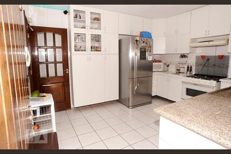 Casa à venda com 400m², 4 quartos e 3 vagas Casa à venda com 400m², 4 quartos e 3 vagasCozinha