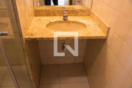 Banheiro de apartamento à venda com 1 quarto, 50m² em Bosque, Campinas