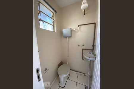 Apartamento à venda com 117m², 2 quartos e sem vaga Apartamento à venda com 117m², 2 quartos e sem vagaBanheiro de Serviço