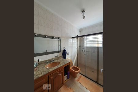 Banheiro  de casa à venda com 3 quartos, 250m² em São João Clímaco, São Paulo