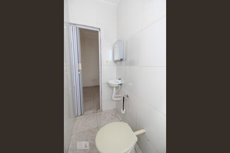 Banheiro de apartamento para alugar com 1 quarto, 29m² em Piedade, Rio de Janeiro