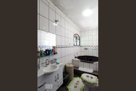 Banheiro da suíte de casa à venda com 3 quartos, 350m² em Piraporinha, Diadema