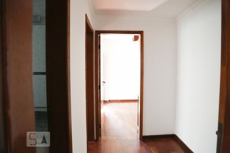 Corredor de apartamento para alugar com 3 quartos, 144m² em Chácara Inglesa, São Paulo