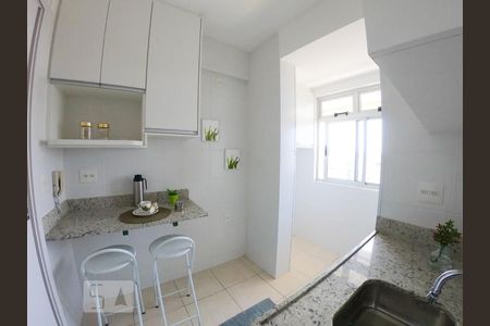 Cozinha de apartamento à venda com 3 quartos, 80m² em Vila Cloris, Belo Horizonte