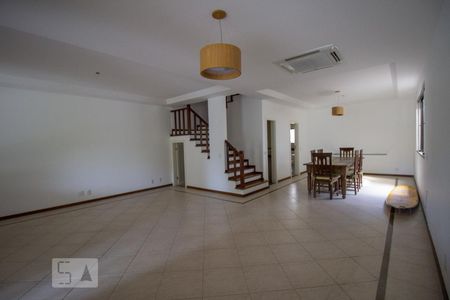 Sala de casa de condomínio à venda com 4 quartos, 380m² em Barra da Tijuca, Rio de Janeiro