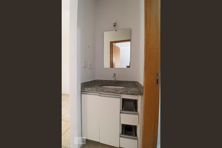 Banheiro de apartamento para alugar com 1 quarto, 35m² em Setor Aeroporto, Goiânia