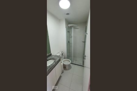 Banheiro de kitnet/studio para alugar com 1 quarto, 28m² em Liberdade, São Paulo