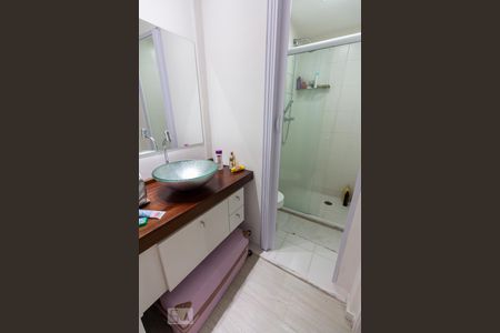 Banheiro de apartamento à venda com 1 quarto, 50m² em Vila Anglo Brasileira, São Paulo