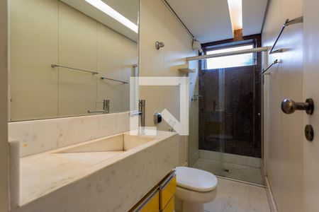 Banheiro Quarto 1 de apartamento à venda com 4 quartos, 160m² em Funcionários, Belo Horizonte