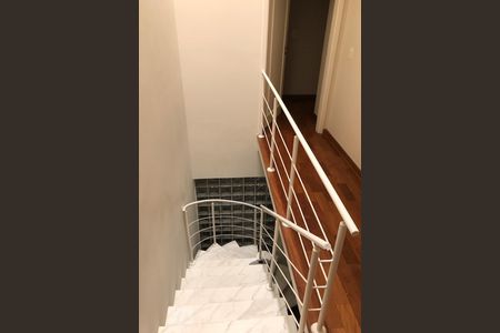 Escada de casa para alugar com 4 quartos, 300m² em Jardim São Paulo(zona Norte), São Paulo