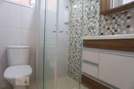 Banheiro de apartamento para alugar com 2 quartos, 45m² em São Pedro, Osasco