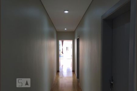 Corredor de casa à venda com 3 quartos, 400m² em Vila Matilde, São Paulo
