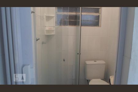 Banheiro de apartamento à venda com 2 quartos, 55m² em Cristal, Porto Alegre