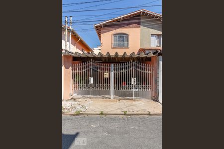 Casa para alugar com 80m², 3 quartos e 2 vagas Casa para alugar com 80m², 3 quartos e 2 vagasFachada