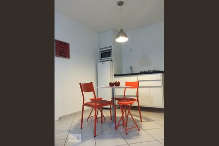 Cozinha de kitnet/studio para alugar com 1 quarto, 25m² em Centro Cívico, Curitiba