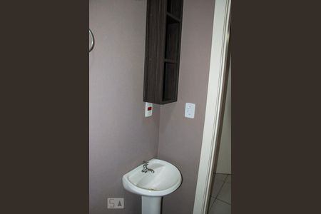 Banheiro de apartamento à venda com 1 quarto, 44m² em Farroupilha, Porto Alegre