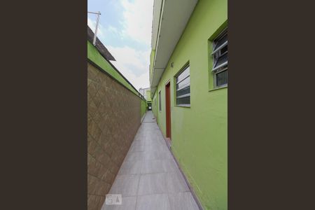 Corredor de entrada de casa para alugar com 1 quarto, 62m² em Vila Invernada, São Paulo