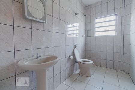 Banheiro de casa para alugar com 1 quarto, 62m² em Vila Invernada, São Paulo