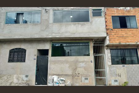Fachada de casa à venda com 1 quarto, 40m² em Fazenda da Juta, São Paulo