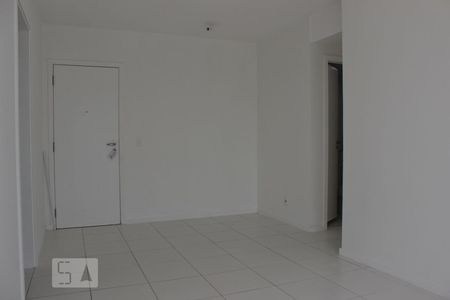 Sala de apartamento para alugar com 2 quartos, 80m² em Barra da Tijuca, Rio de Janeiro