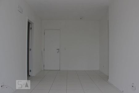 Sala de apartamento para alugar com 2 quartos, 80m² em Barra da Tijuca, Rio de Janeiro