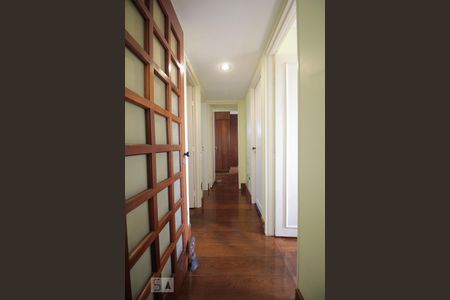 Corredor de apartamento à venda com 4 quartos, 98m² em Vila Sônia, São Paulo
