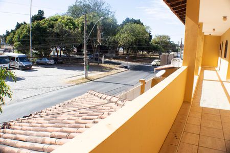 Vista da Rua de casa para alugar com 3 quartos, 200m² em Guará I, Brasília
