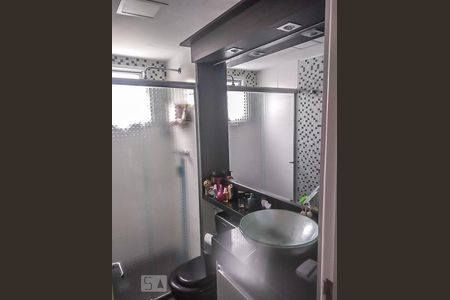 Banheiro de apartamento para alugar com 2 quartos, 46m² em Taboão, São Paulo