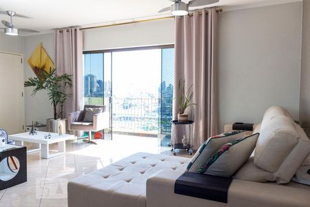 Sala de apartamento para alugar com 4 quartos, 130m² em Vila Santo Estefano, São Paulo