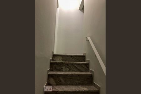 Escada de casa à venda com 3 quartos, 220m² em Jardim Humaita, São Paulo