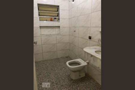 Banheiro 2 de casa à venda com 3 quartos, 220m² em Jardim Humaita, São Paulo