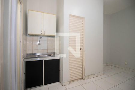 Cozinha de kitnet/studio para alugar com 1 quarto, 26m² em Núcleo Bandeirante, Brasília