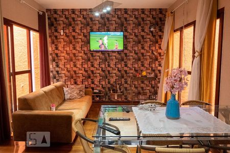Sala de casa à venda com 3 quartos, 300m² em Itaquera, São Paulo