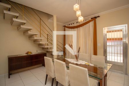 Sala de casa à venda com 5 quartos, 200m² em Vila Miriam, São Paulo