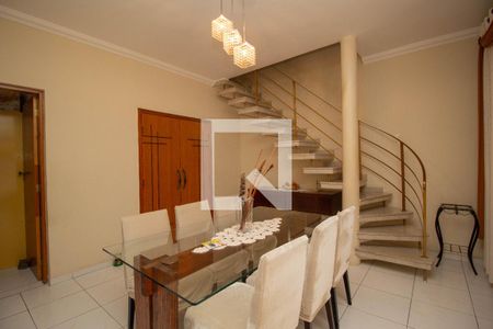 Sala de casa à venda com 5 quartos, 200m² em Vila Miriam, São Paulo