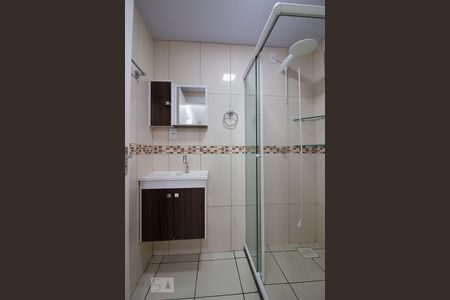 Banheiro de apartamento à venda com 2 quartos, 46m² em Glória, Porto Alegre