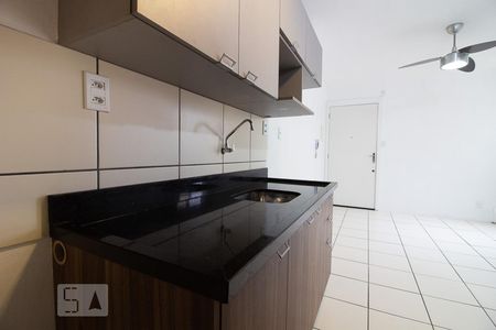 Cozinha de apartamento à venda com 2 quartos, 46m² em Glória, Porto Alegre